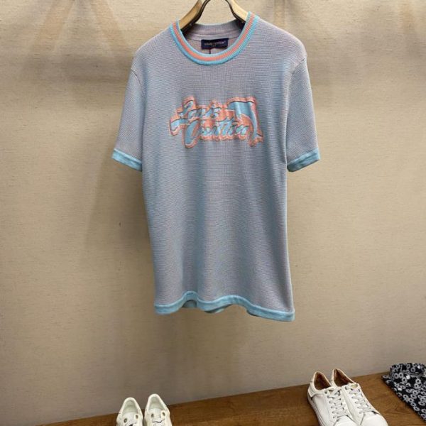 designer,replica,clothing,fake,1:1,lv,luxury,high quality LV Men’s Knit Sweater, Honeycomb Pattern Dolphin Jacquard, Logo Lettering Color-Blocked Short-Sleeve Knit (8KTKC)