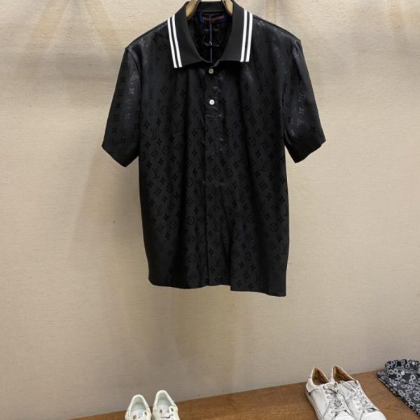 designer,replica,clothing,fake,1:1,lv,luxury,high quality LV MONOGRAM Black Warrior Wavy Jacquard Silk Short-Sleeve Polo Collar Shirt (M32Z4)