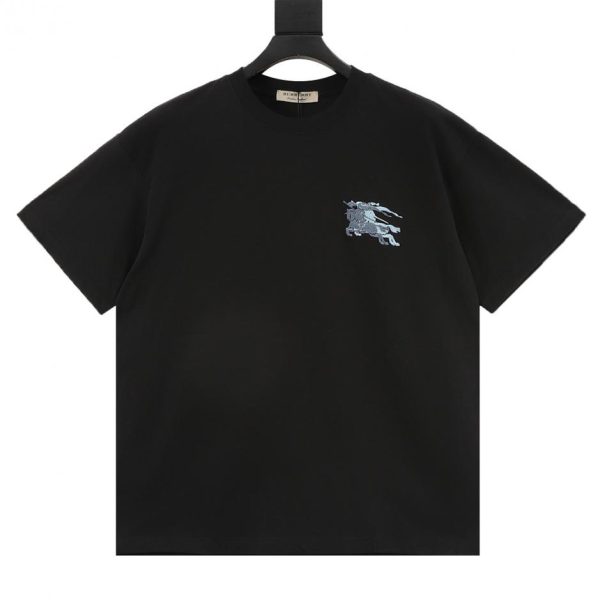 designer,replica,clothing,fake,1:1,lv,luxury,high quality BURBERRY Overlapping Horse Rider Logo Embroidered Short-Sleeve T-Shirt in Black and White (6418)