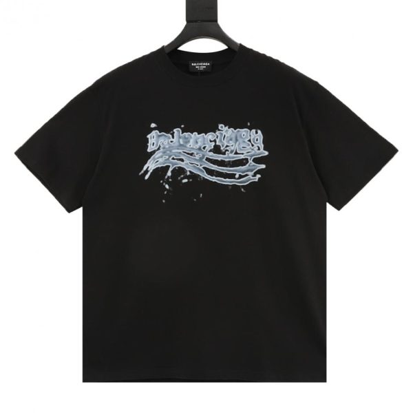 designer,replica,clothing,fake,1:1,lv,luxury,high quality Balenciaga new style, unisex short-sleeved T-shirt with blurred red logo in ink splatter pattern (B5D5)
