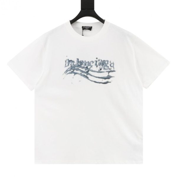 designer,replica,clothing,fake,1:1,lv,luxury,high quality Balenciaga new style, unisex short-sleeved T-shirt with blurred red logo in ink splatter pattern (ECAB).