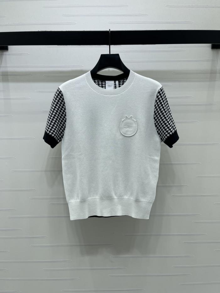 designer,replica,clothing,fake,1:1,lv,luxury,high quality Dior white knit short-sleeved top with black houndstooth patchwork (X6IDN) designer,replica,clothing,fake,1:1,lv,luxury,high quality Dior white knit short-sleeved top with black houndstooth patchwork (X6IDN)