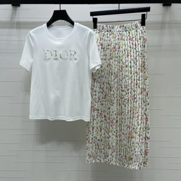 designer,replica,clothing,fake,1:1,lv,luxury,high quality Dior Floral Pleated Skirt Set: Printed Logo Short-Sleeve T-Shirt + Matching Floral Pleated Skirt (HM04M)