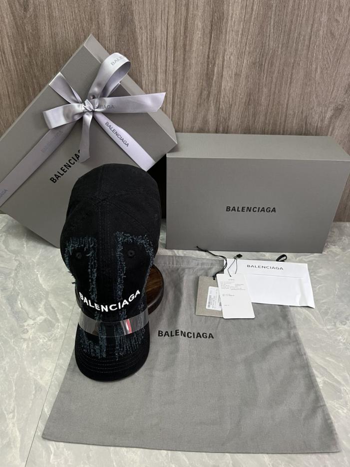designer,replica,clothing,fake,1:1,lv,luxury,high quality Balenciaga baseball cap (purchasing agent version), featuring the Balenciaga logo (OYQAQL) embroidered on the front. designer,replica,clothing,fake,1:1,lv,luxury,high quality Balenciaga baseball cap (purchasing agent version), featuring the Balenciaga logo (OYQAQL) embroidered on the front.