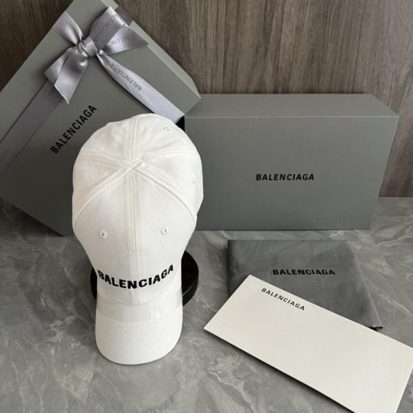 designer,replica,clothing,fake,1:1,lv,luxury,high quality Balenciaga baseball cap (retail import version) with embroidered Balenciaga logo (CUNKF0) on the front.