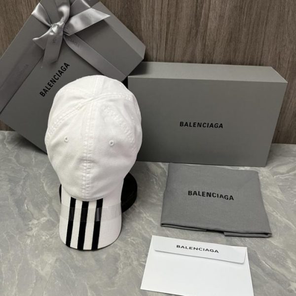 designer,replica,clothing,fake,1:1,lv,luxury,high quality Balen – adidas® collaboration model (WOVSEL) – available through resellers