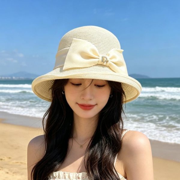 designer,replica,clothing,fake,1:1,lv,luxury,high quality Dior elegant straw hat with a bow, featuring a heavy-duty satin bow and pearl rhinestone logo (T5YVN0)
