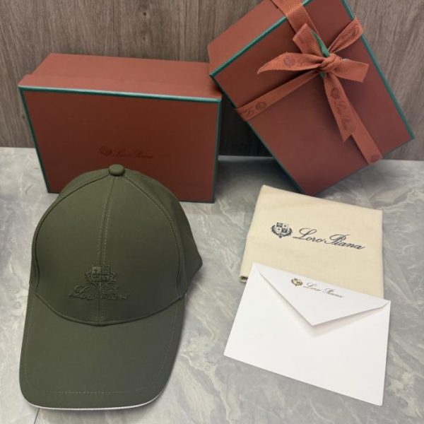 designer,replica,clothing,fake,1:1,lv,luxury,high quality The Loro Piana Storm System baseball cap features the brand’s shield-shaped emblem and handwritten Loro Piana (89L8YE) lettering on the front.