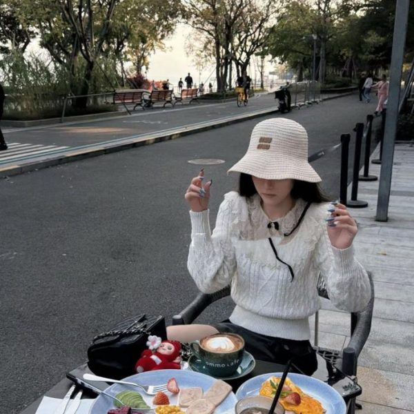 designer,replica,clothing,fake,1:1,lv,luxury,high quality Miu Miu straw fisherman’s hat, made of natural straw (WVZEQV).