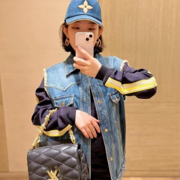 designer,replica,clothing,fake,1:1,lv,luxury,high quality A haute couture version of LV’s classic denim blue paired with the iconic monogram pattern (1VSUWW).