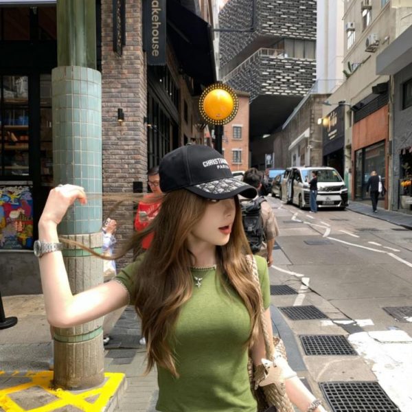 designer,replica,clothing,fake,1:1,lv,luxury,high quality DIOR’s new high-volume minimalist baseball cap (ALW5N1)
