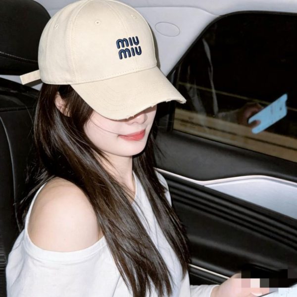 designer,replica,clothing,fake,1:1,lv,luxury,high quality MIU MIU Embroidered Baseball Cap (F5QXYJ)