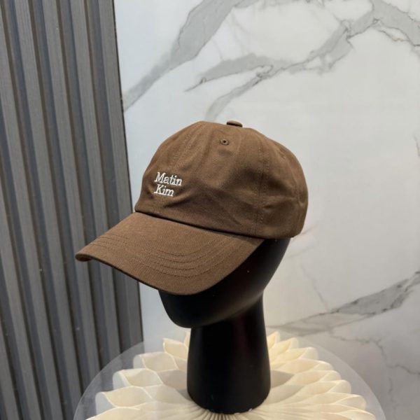 designer,replica,clothing,fake,1:1,lv,luxury,high quality The Matin Kim embroidered baseball cap (525RL0) is a huge hit in South Korea.