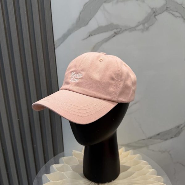 designer,replica,clothing,fake,1:1,lv,luxury,high quality The Matin Kim embroidered baseball cap (UDK5ZO) is a huge hit in South Korea.