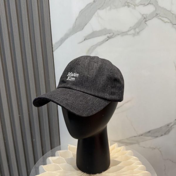designer,replica,clothing,fake,1:1,lv,luxury,high quality The Matin Kim embroidered baseball cap (YWATWU) is a huge hit in South Korea.