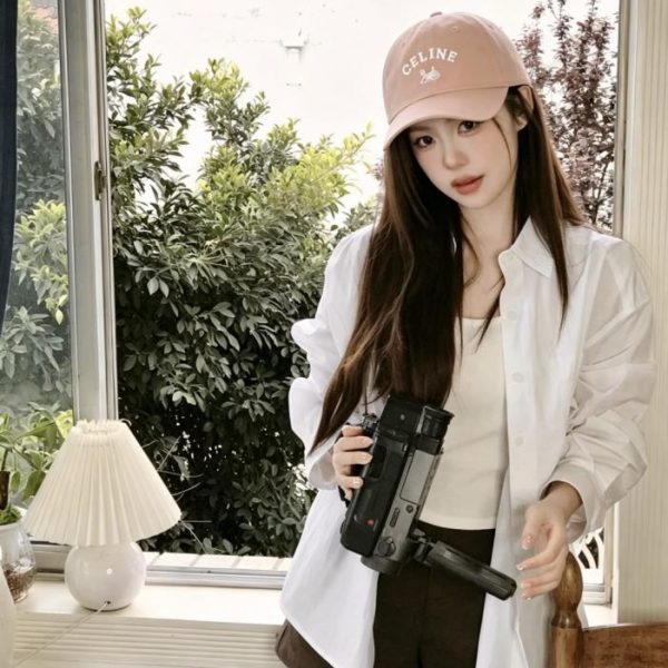 designer,replica,clothing,fake,1:1,lv,luxury,high quality CELINE’s latest baseball cap with minimalist lettering, a style worn by celebrities (IZ59AM)