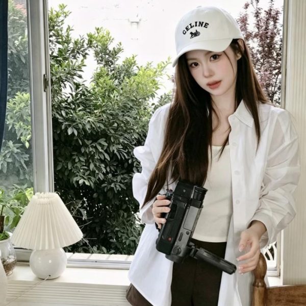 designer,replica,clothing,fake,1:1,lv,luxury,high quality CELINE’s latest baseball cap with minimalist lettering, a style worn by celebrities (MXAV60).