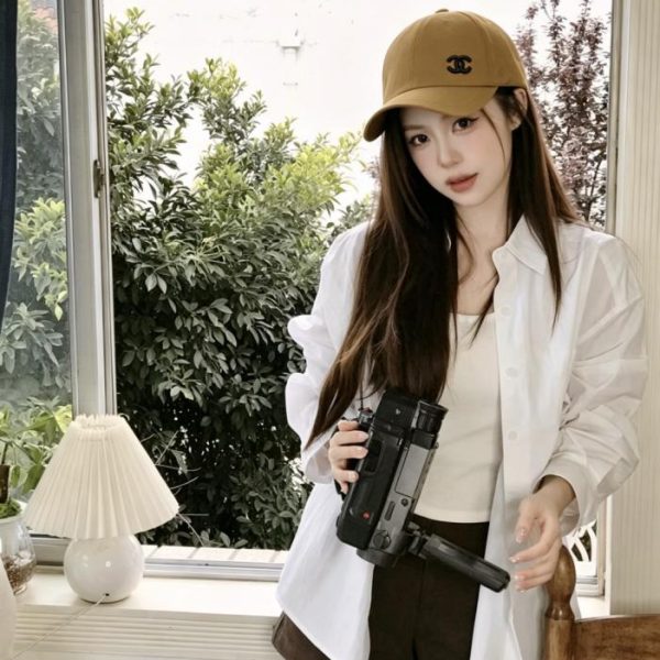 designer,replica,clothing,fake,1:1,lv,luxury,high quality CELINE’s latest baseball cap with minimalist lettering, a style worn by celebrities (M7AU3F)