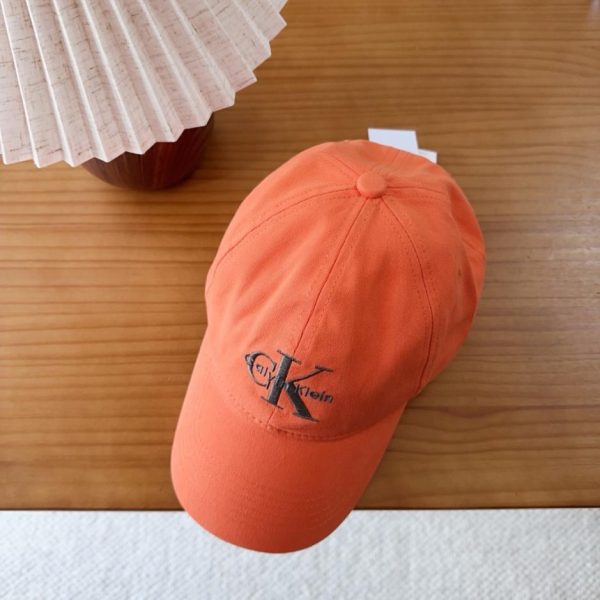 designer,replica,clothing,fake,1:1,lv,luxury,high quality CK’s new fabric baseball cap is a casual and versatile wardrobe essential (B87N6V).