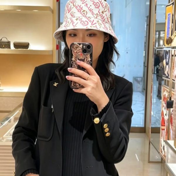 designer,replica,clothing,fake,1:1,lv,luxury,high quality Louis Vuitton Reversible Graffiti Fisherman’s Hat (E8RX4E)