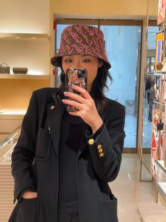 designer,replica,clothing,fake,1:1,lv,luxury,high quality Louis Vuitton reversible graffiti bucket hat (I9AYUN) designer,replica,clothing,fake,1:1,lv,luxury,high quality Louis Vuitton reversible graffiti bucket hat (I9AYUN)