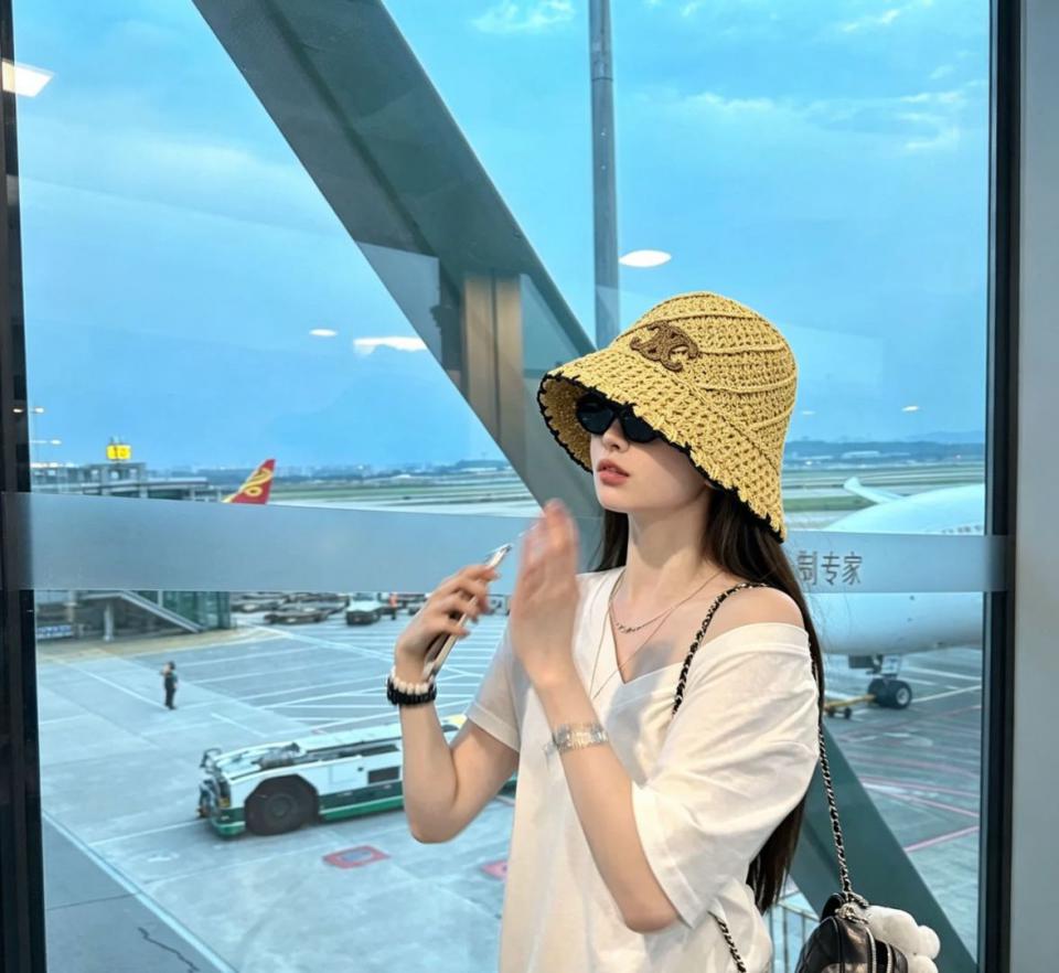 designer,replica,clothing,fake,1:1,lv,luxury,high quality CELINE’s new wide-brimmed sun hat/fisherman’s straw hat (J0H1UM) designer,replica,clothing,fake,1:1,lv,luxury,high quality CELINE’s new wide-brimmed sun hat/fisherman’s straw hat (J0H1UM)