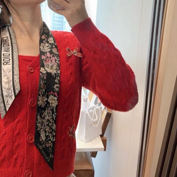 designer,replica,clothing,fake,1:1,lv,luxury,high quality This Mitzah scarf is crafted from a white and gold mulberry silk twill fabric (9Z90N9).