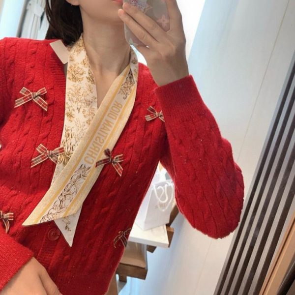 designer,replica,clothing,fake,1:1,lv,luxury,high quality This Mitzah scarf is crafted from a white and gold mulberry silk twill fabric (XTHHXC).