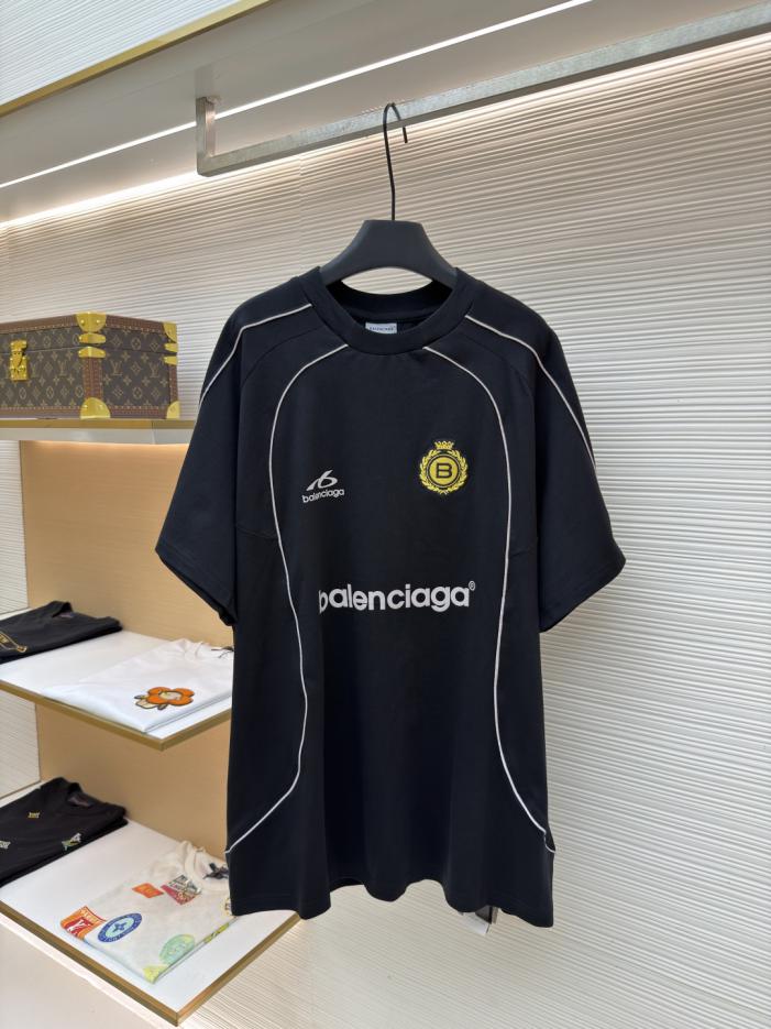 designer,replica,clothing,fake,1:1,lv,luxury,high quality Balenciaga Manchester United Football Collaboration Short-Sleeve T-Shirt (ZCX8J1) designer,replica,clothing,fake,1:1,lv,luxury,high quality Balenciaga Manchester United Football Collaboration Short-Sleeve T-Shirt (ZCX8J1)