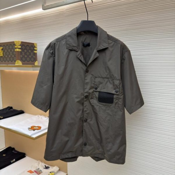 designer,replica,clothing,fake,1:1,lv,luxury,high quality Moncler logo patch pocket short-sleeved shirt (02HHXG)
