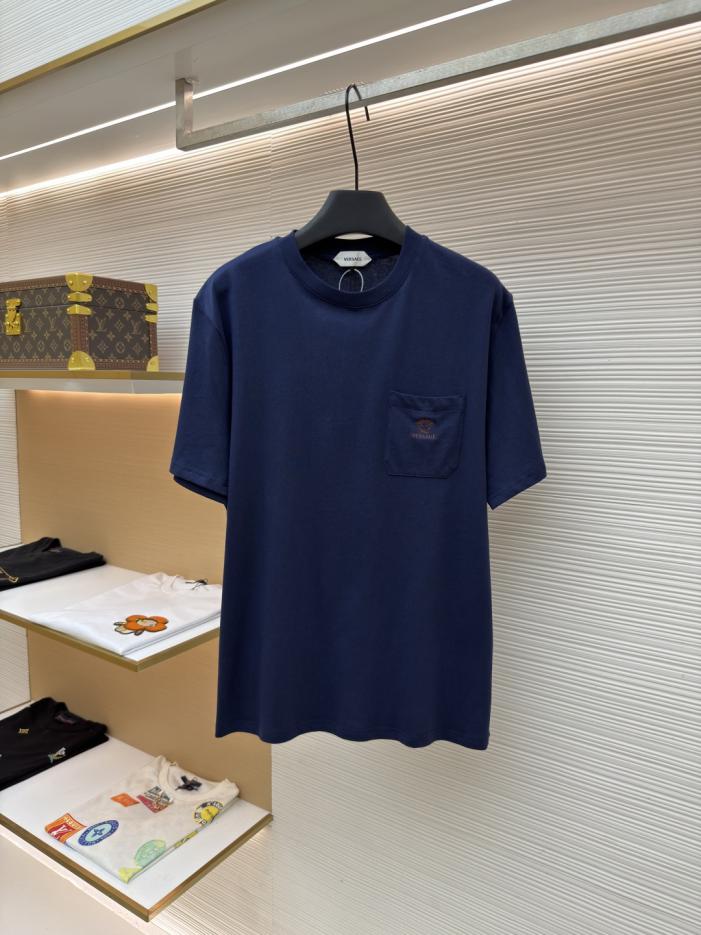 designer,replica,clothing,fake,1:1,lv,luxury,high quality VERSACE Cotton T-shirt with Embroidered Logo on Front Pocket (FBS4O7) designer,replica,clothing,fake,1:1,lv,luxury,high quality VERSACE Cotton T-shirt with Embroidered Logo on Front Pocket (FBS4O7)