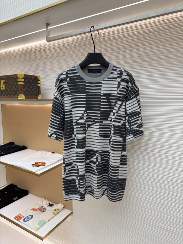 designer,replica,clothing,fake,1:1,lv,luxury,high quality LOUIS VUITTON Letter Floral Jacquard Color-Blocked Striped Knit Short-Sleeve T-Shirt (QABX69) designer,replica,clothing,fake,1:1,lv,luxury,high quality LOUIS VUITTON Letter Floral Jacquard Color-Blocked Striped Knit Short-Sleeve T-Shirt (QABX69)