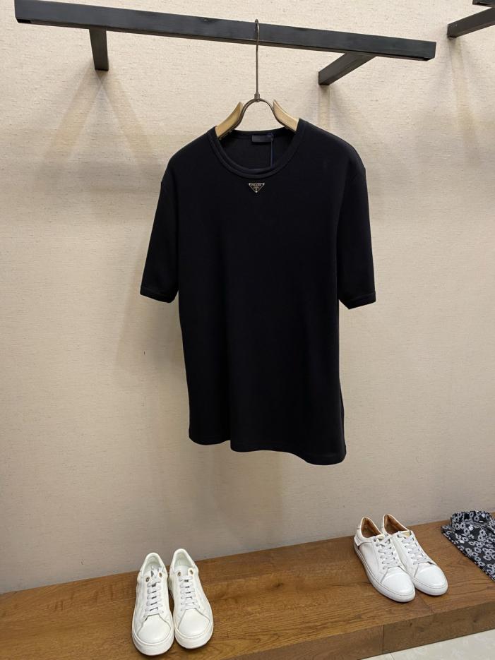 designer,replica,clothing,fake,1:1,lv,luxury,high quality Prada Metal Logo Waffle T-Shirt (L1SG2S) designer,replica,clothing,fake,1:1,lv,luxury,high quality Prada Metal Logo Waffle T-Shirt (L1SG2S)