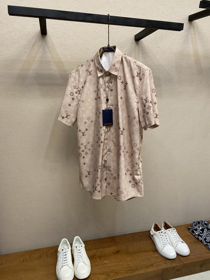 designer,replica,clothing,fake,1:1,lv,luxury,high quality LV’s new Monogram early autumn collection short-sleeved T-shirt (2IMKJ3) designer,replica,clothing,fake,1:1,lv,luxury,high quality LV’s new Monogram early autumn collection short-sleeved T-shirt (2IMKJ3)