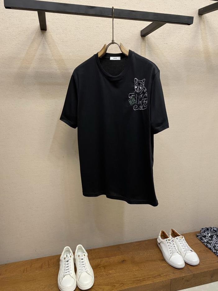 designer,replica,clothing,fake,1:1,lv,luxury,high quality Loewe’s new short-sleeved shirt (BQHAAE) designer,replica,clothing,fake,1:1,lv,luxury,high quality Loewe’s new short-sleeved shirt (BQHAAE)