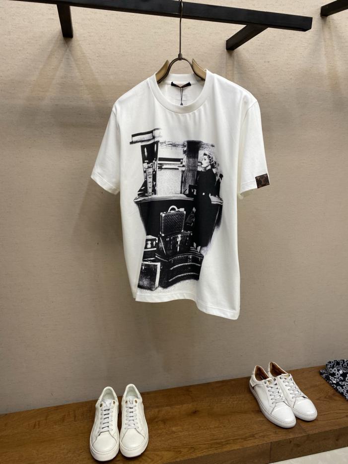 designer,replica,clothing,fake,1:1,lv,luxury,high quality LV Early Spring TRAVELER TRUNK Print T-Shirt (W1Y41A) designer,replica,clothing,fake,1:1,lv,luxury,high quality LV Early Spring TRAVELER TRUNK Print T-Shirt (W1Y41A)
