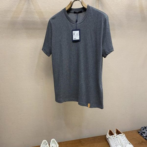 designer,replica,clothing,fake,1:1,lv,luxury,high quality This LV short-sleeved T-shirt features a simple, understated, vintage-style design (3BDTQM).