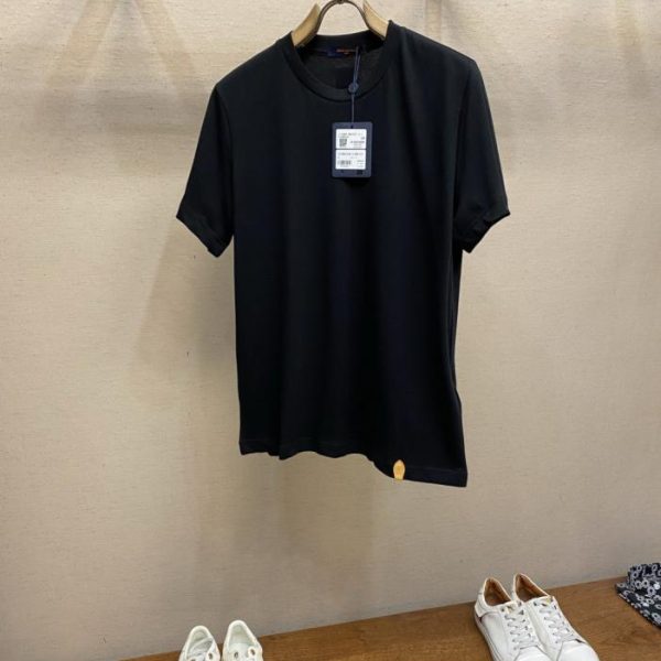 designer,replica,clothing,fake,1:1,lv,luxury,high quality LV’s simple, understated, vintage-style short-sleeved T-shirt (IJC6RU)