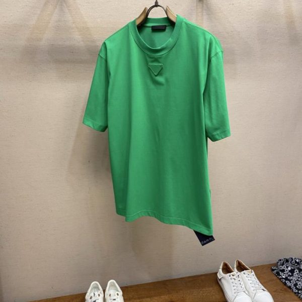designer,replica,clothing,fake,1:1,lv,luxury,high quality Prada’s new summer collection: pure cotton, solid color, versatile crew neck short-sleeved shirt (B7ELM4)