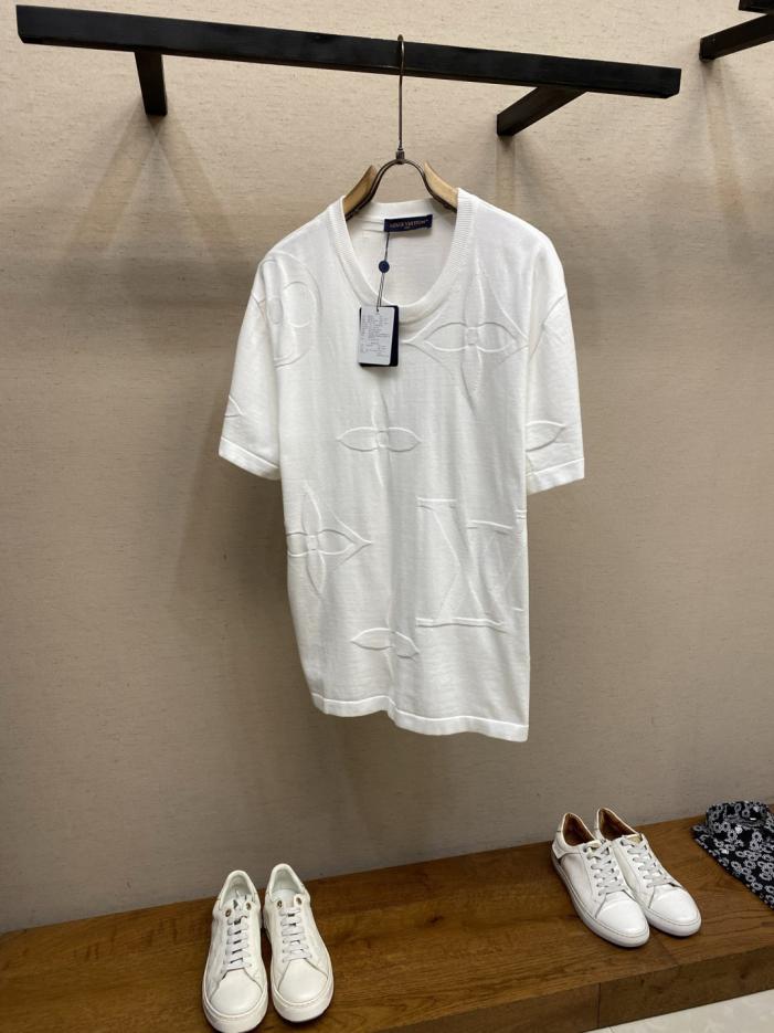 designer,replica,clothing,fake,1:1,lv,luxury,high quality LV Holiday Collection Crew Neck Logo Short-Sleeve T-Shirt (HR9T8O) designer,replica,clothing,fake,1:1,lv,luxury,high quality LV Holiday Collection Crew Neck Logo Short-Sleeve T-Shirt (HR9T8O)