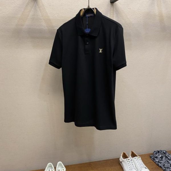 designer,replica,clothing,fake,1:1,lv,luxury,high quality LV Classic Label Piqué Cotton Basic Polo Shirt | A Must-Have for Men’s Commuters: Stand Collar Short-Sleeve T-Shirt (XM6T0F)