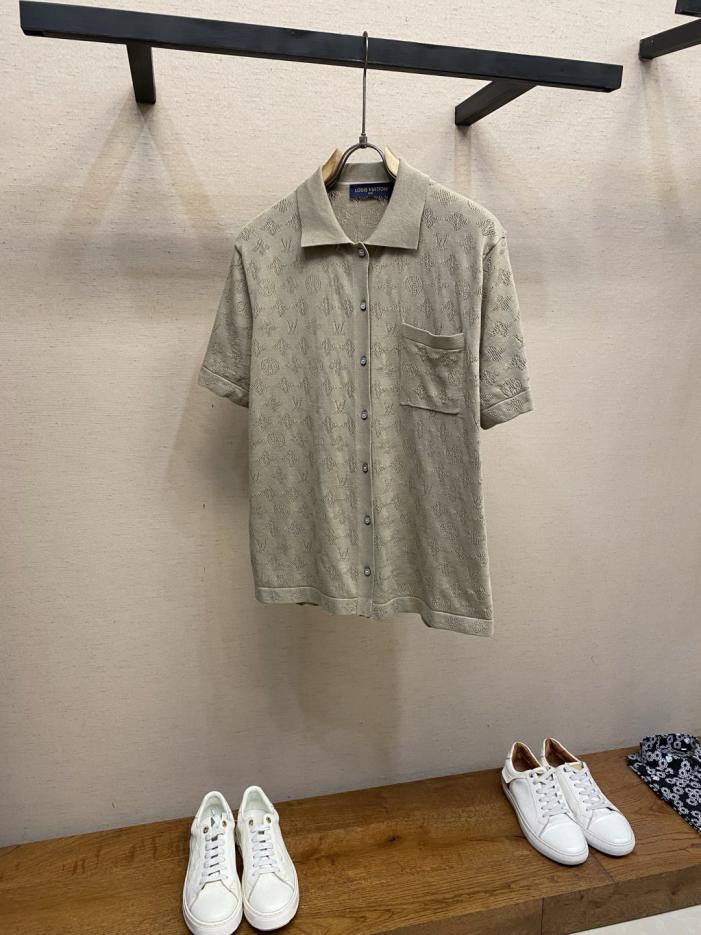 designer,replica,clothing,fake,1:1,lv,luxury,high quality New LV letter perforated jacquard knit short-sleeved top (TYRD0G) designer,replica,clothing,fake,1:1,lv,luxury,high quality New LV letter perforated jacquard knit short-sleeved top (TYRD0G)