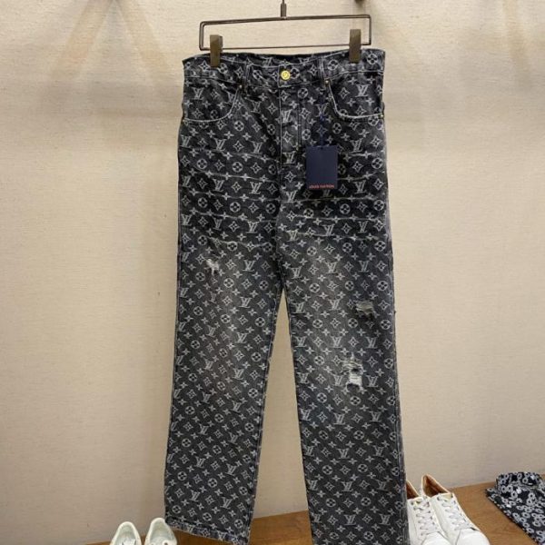 designer,replica,clothing,fake,1:1,lv,luxury,high quality Louis Vuitton monogrammed denim jeans, a wildly popular style from the Goddess series, featuring a washed all-over print (1OV3A6).