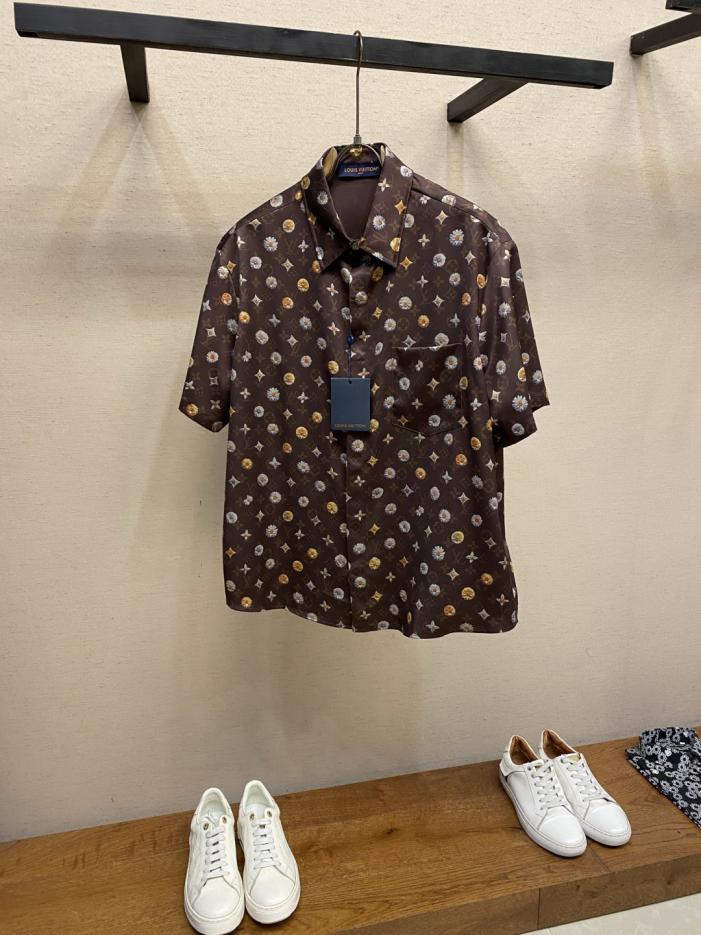 designer,replica,clothing,fake,1:1,lv,luxury,high quality Louis Vuitton Daisy Print Silk Short-Sleeve Shirt (HHA3BW) designer,replica,clothing,fake,1:1,lv,luxury,high quality Louis Vuitton Daisy Print Silk Short-Sleeve Shirt (HHA3BW)