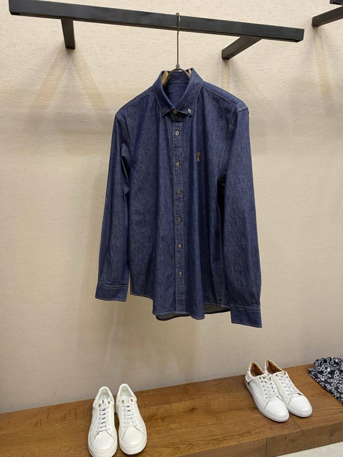 designer,replica,clothing,fake,1:1,lv,luxury,high quality AMI lightweight denim shirt jacket with slightly stretchy fabric and embroidered logo details (MXK0IA) designer,replica,clothing,fake,1:1,lv,luxury,high quality AMI lightweight denim shirt jacket with slightly stretchy fabric and embroidered logo details (MXK0IA)