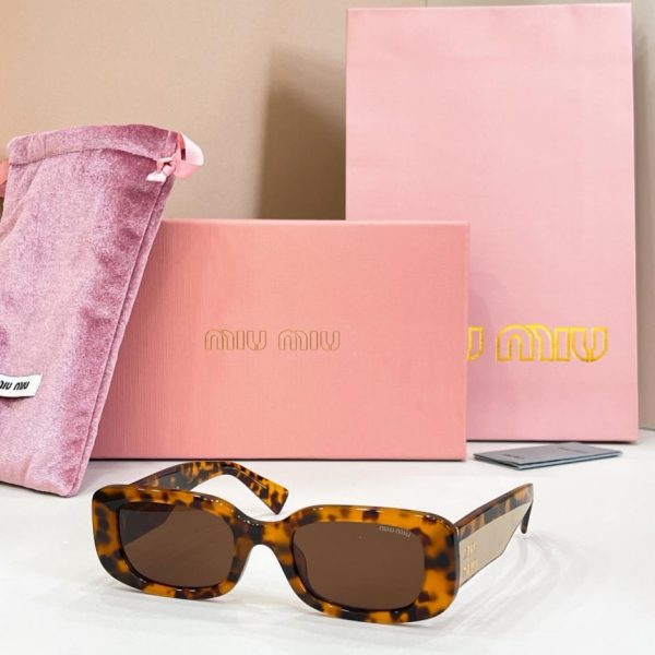 designer,replica,clothing,fake,1:1,lv,luxury,high quality MIUMIU Sunglasses, Model OMU 08YS(38J5VE)