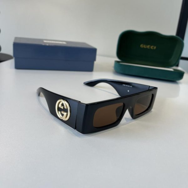 designer,replica,clothing,fake,1:1,lv,luxury,high quality Gucci’s official early spring collection features new oversized sunglasses worn by numerous celebrities (H0FEJD).