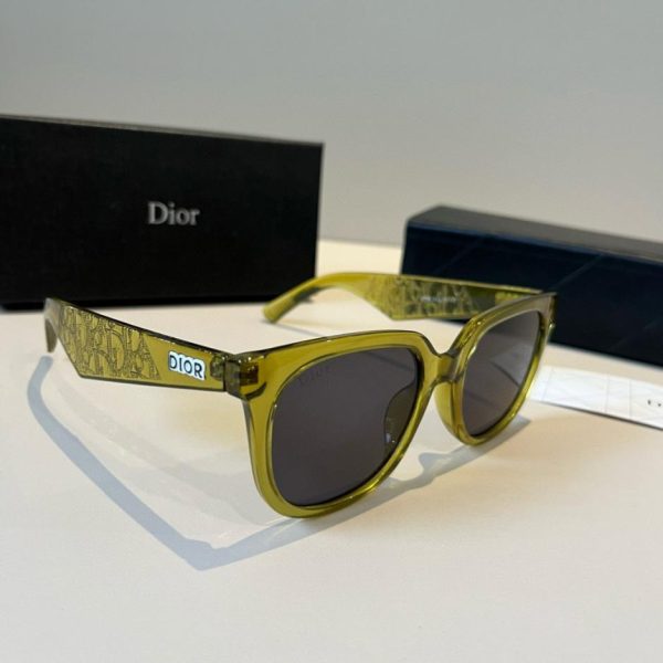 designer,replica,clothing,fake,1:1,lv,luxury,high quality Dior Men’s Collection: Temples adorned with an embossed Dior logo (IXMRIG).