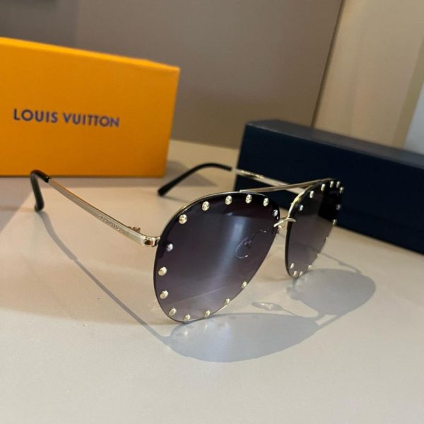 designer,replica,clothing,fake,1:1,lv,luxury,high quality Louis Vuitton’s newest sunglasses, unisex style. 17388 (6B4GEW)