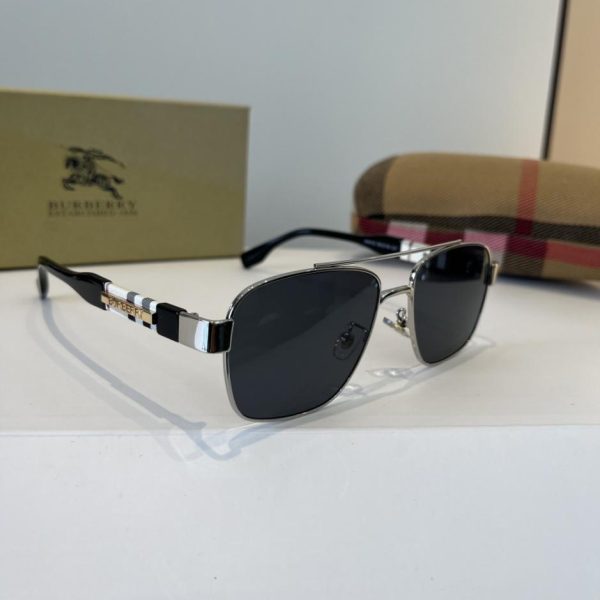 designer,replica,clothing,fake,1:1,lv,luxury,high quality Burberry’s new integrated driving sunglasses, a favorite among many celebrities (2L6XXF)
